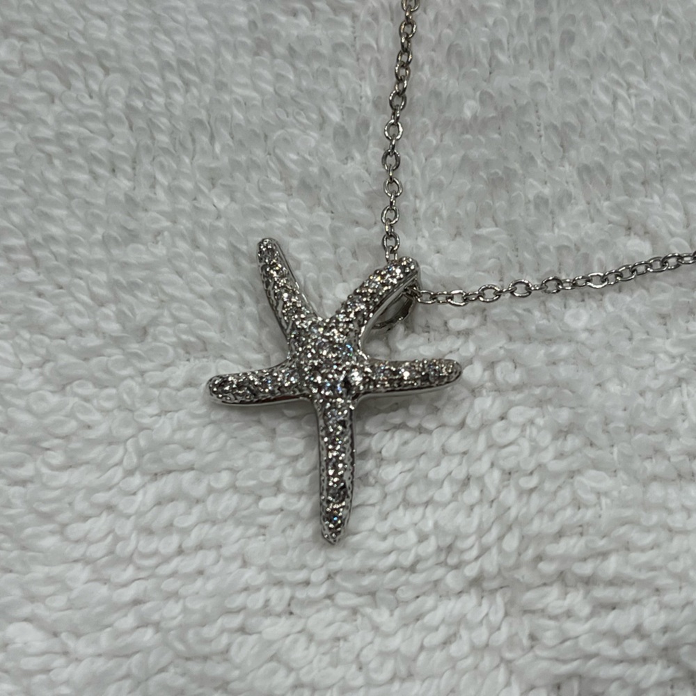 Silver Rhinestone Starfish Pendant Necklace, NWOT.